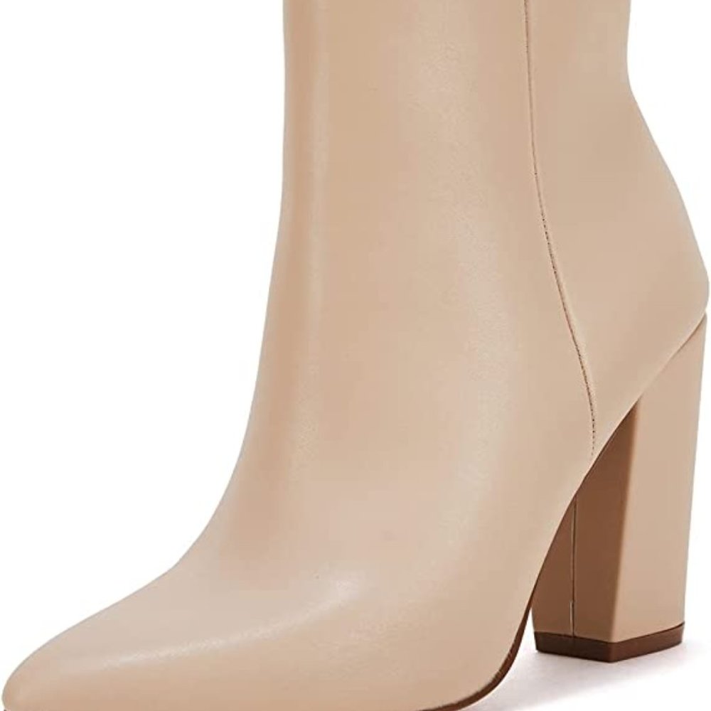 Vetaste Chunky High Heel Ankle Booties in Apricot, size 7.5